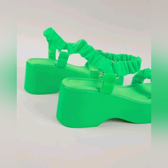 ❌️SOLD❌️ Neon green platform sandals NEW Womens size 9 - Picture 3 of 5